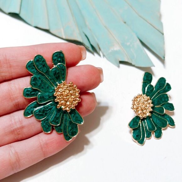 Green flower dangle earrings #214 - Picture 1 of 3